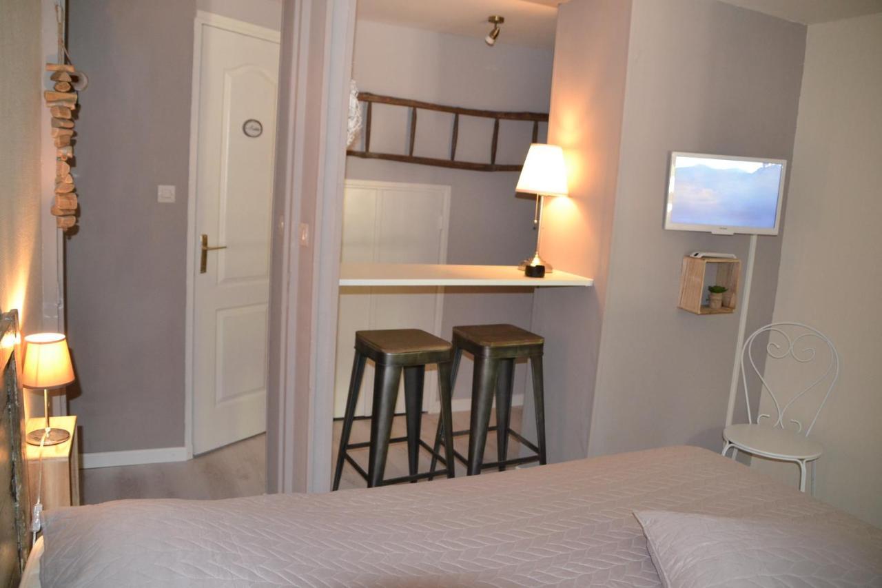Bed and Breakfast Maison Sous Le Pont Meyras Экстерьер фото
