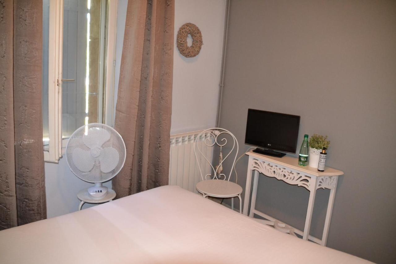 Bed and Breakfast Maison Sous Le Pont Meyras Экстерьер фото