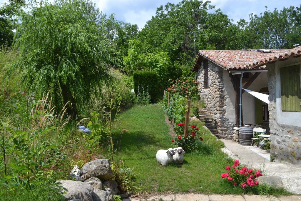 Bed and Breakfast Maison Sous Le Pont Meyras Экстерьер фото