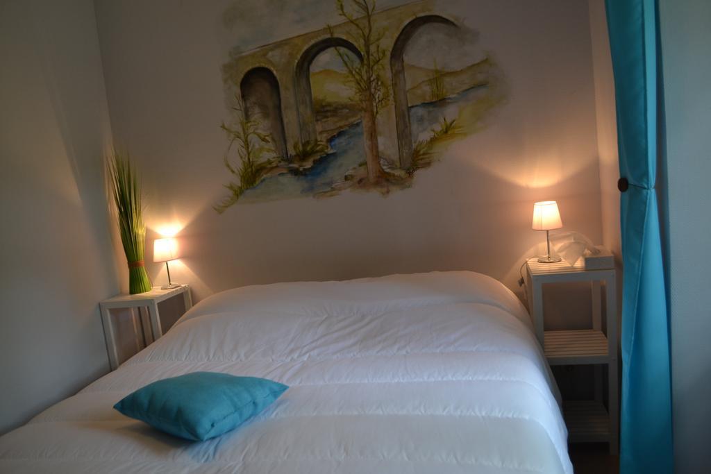 Bed and Breakfast Maison Sous Le Pont Meyras Номер фото