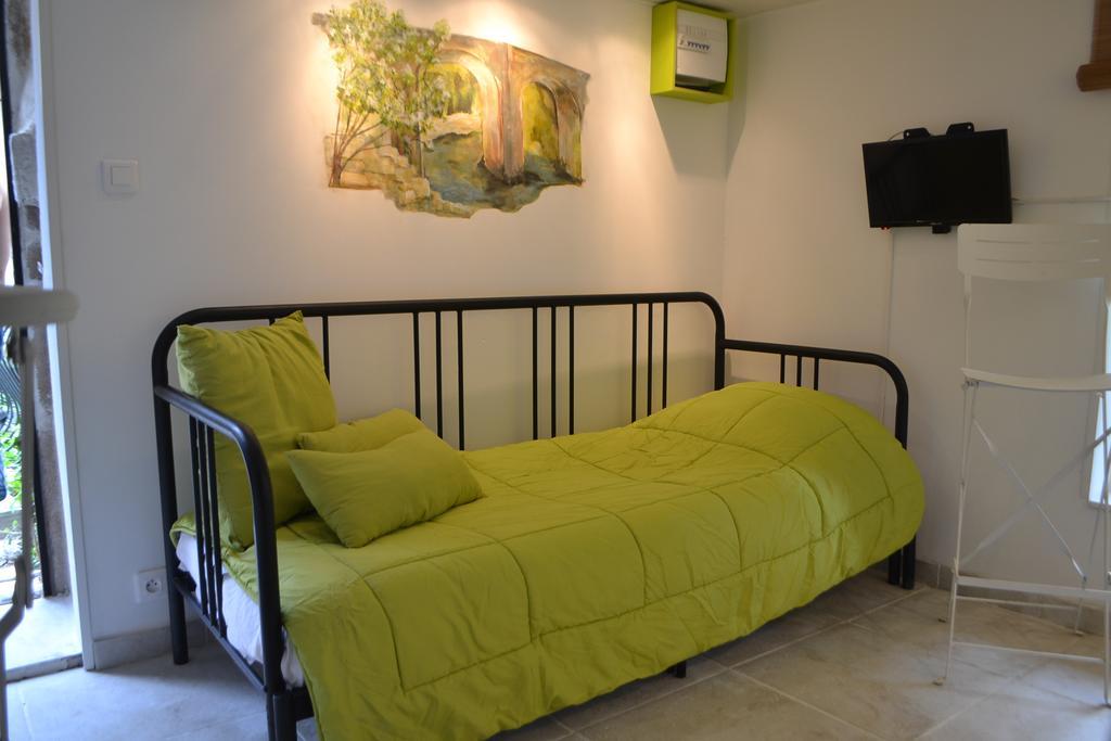 Bed and Breakfast Maison Sous Le Pont Meyras Экстерьер фото