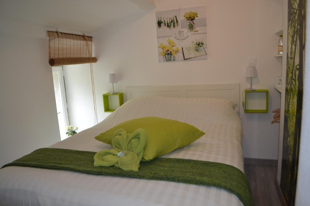 Bed and Breakfast Maison Sous Le Pont Meyras Экстерьер фото